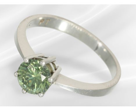 Ring: Vintage Solitärring mit einem seltenen grünen Brillanten, 1,175ct, Platin: Ca. Ø 18,5mm, RG 58, ca. 4,9g, Platin, selte