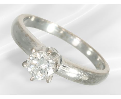 Ring: weißgoldener vintage Solitär/Brillantring, Brillant von ca. 0,4ct: Ca. Ø16mm, RG50, ca. 3,4g, 14K Weißgold, klassischer