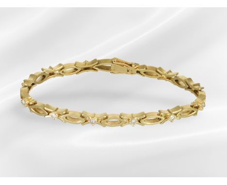Armband: Vintage Brillantarmband, ca. 1,2ct: Ca. 19cm lang, ca. 6mm breit, ca. 25g, Handarbeit aus 18K Gold, 12 Brillanten im