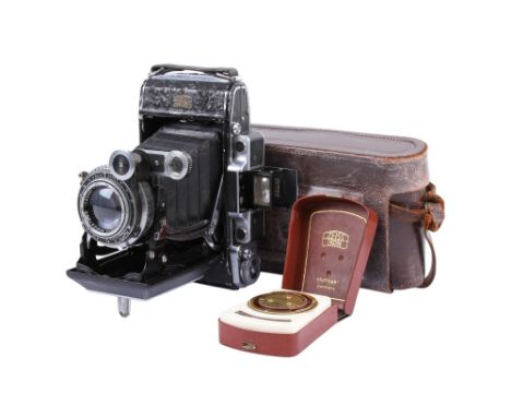 A Zeiss Ikon Super Ikonta 521/2 6 x 9 Medium Format Folding Rangefinder camera. Serial number 681401. With a Carl Zeiss 10.5c