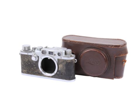 A Leitz Wetzlar Leica IIIc 35mm rangefinder camera body. Chrome. Serial number 395102. Shutter working but sticking, particul