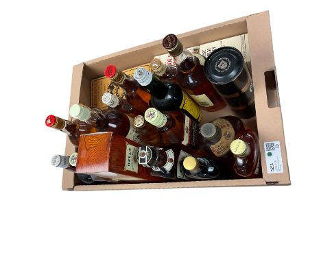 Collection of blended scotch whisky, including Dimple, Pipers, The Famous Grouse, White Horse etc, various contents proof   
