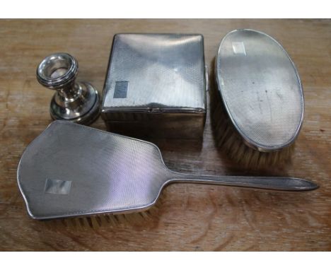 A SELECTION OF HALLMARKED SILVER ITEMS 