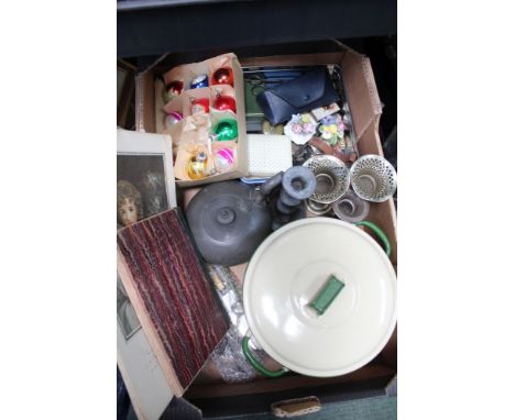 A BOX CONTAINING A SELECTION OF DOMESTIC COLLECTABLES to include; vintage Christmas tree decorations, enamelled cooking pot &