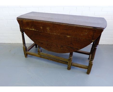 A 19th century oak gate leg table, 121 x 71cm