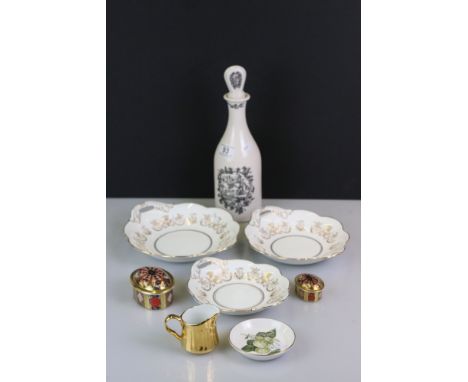 Group of mixed ceramics to include two Royal Crown Derby ' Old Imari ' pattern lidded trinket boxes (largest 9cm long), a Roy