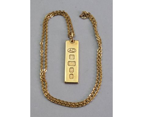 A 9ct gold bar pendant, the front stamped with hallmark and sponsor mark, mounted with top jump ring, with trace chain, appro