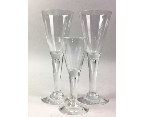 COLLECTION OF GLASSWARE, comprising various drinking vessels including wine and cognac glasses