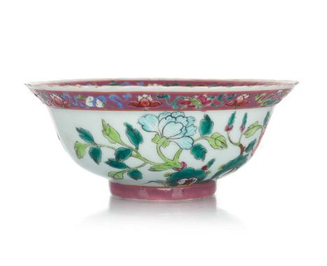 CHINESE NYONYA STRAITS PERANAKAN BOWL, LATE 19TH/EARLY 20TH CENTURY decorated with stylised bird in flight, surrounded by blo