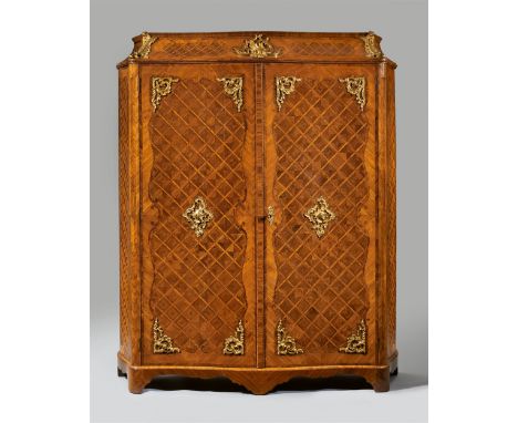 Schrank der Epoche Louis XVPalisander, Rosenholz und Buchsfilets auf Eiche und Weichholz, feuervergoldete Bronzen. Seltenes e