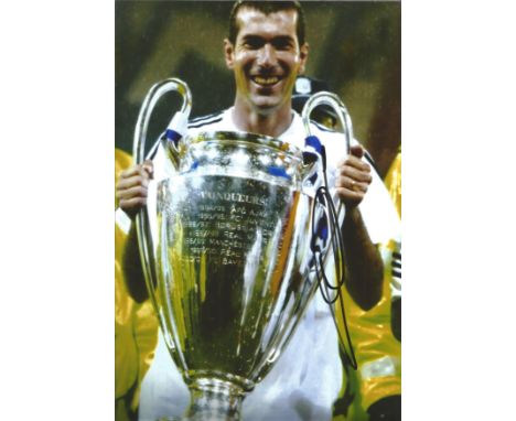 Zinedine Zidane Real Madrid Real Madrid Signed 12 x 8 inch football photo. Good Condition. All autographs are genuine hand si