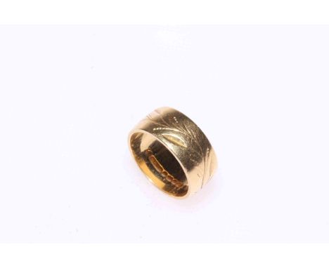 18 carat gold wedding band ring size J1/2.