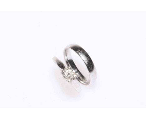 Single stone diamond ring set in 9 carat white gold and a wedding band (2), sizes N and P.