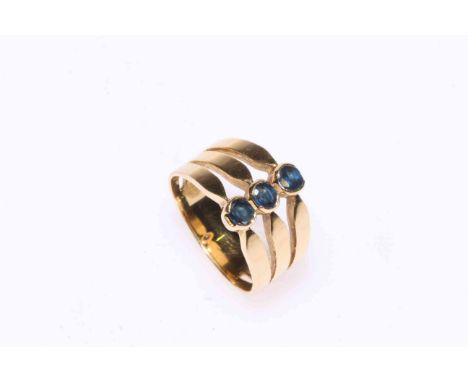 9 carat gold 'three band' sapphire ring, size R.