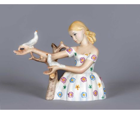 A LENCI EARTHENWARE FIGURE, mid 20th century, designed by Abele Jacobi as 'Fanciulla con colombi', a young girl, half length 