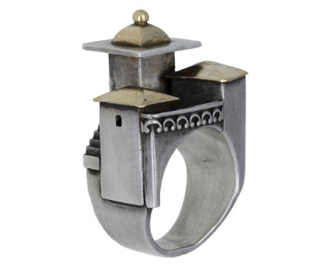 An architectural ring by Vicki Ambery-Smith, 1989, the three-dimensional design inspired by Tuscan architecture, incorporatin