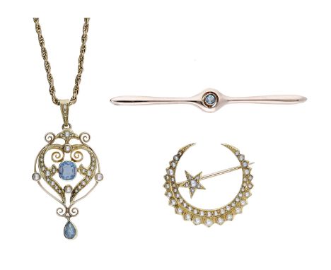 A small collection of late 19th / early 20th century jewellery, comprising an aquamarine and seed pearl pendant, of whiplash 