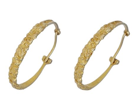 A pair of Finnish 18ct gold ear hoops by Lapponia, the tapered hoops of abstract textured design, stamped ‘750’ and with comm
