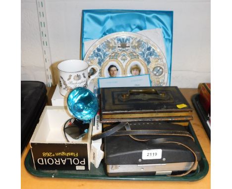 A Coalport commemorative plate depicting The Marriage Prince Charles and Lady Diana, together with a Buckingham Palace celebr