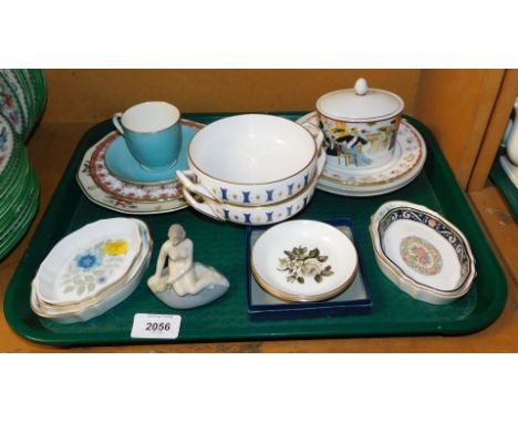 A quantity of fine china, including Wedgewood pin dishes, Royal Worcester pin dishes, Royal Doulton Clifton tea cup and sauce