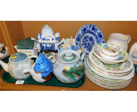 A quantity of novelty teapots, depicting country cottages, a fireside scene, a quantity of Wedgewood dining plates, together 