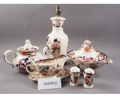 A quantity of Masons "Mandalay" pattern china, including a tureen and cover, a teapot, a table lamp, a sugar bowl and cover, 