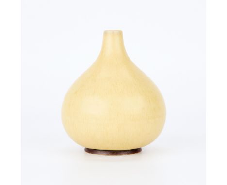 Saxbo, Sweden. Small and rotund model no. 67 ceramic vase, ca. 1960s. Stoneware with a lovely soft yellow haresfur glaze. Imp