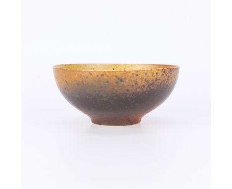 Kyllikki Salmenhaara (Finnish, 1915-1981) for Arabia, Finland. Mid-century modern stoneware ceramic bowl with a beautiful mot