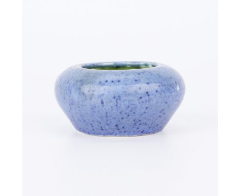 The Grueby Faience Company, United States. American Arts &amp; Crafts ceramic pottery cabinet bowl. Mottled blue glaze along 