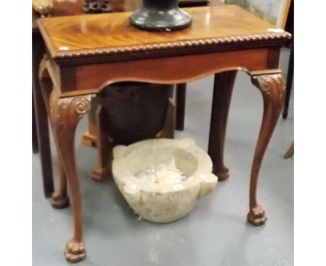 20th Century figured mahogany rectangular card table, the rectangular hinged top revealing a green baize inset, the top with 