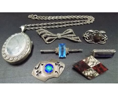 Silver and white metal jewellery including an Art Nouveau silver and enamel cabochon set brooch by Moss & Co, Birmingham 1909