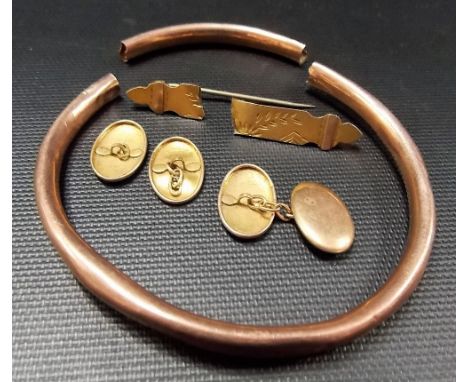 Scrap 9ct gold including a pair of cuff links (1 af), a bangle and a brooch, weight 11.4g approx.