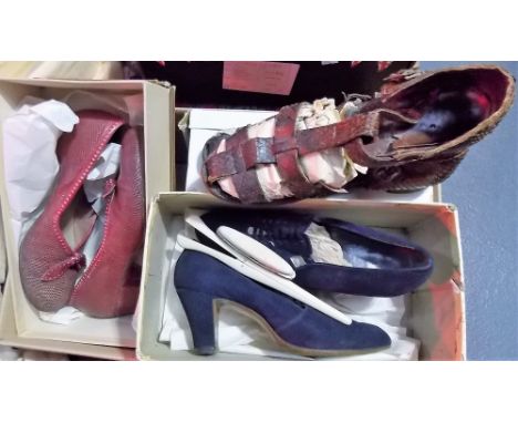 Five pairs of ladies vintage shoes and a pair of leather ballet pumps.