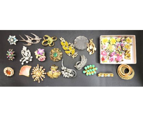 SELECTION OF NINETEEN VINTAGE BROOCHESincluding paste and stone set examples; together with nine pairs of ceramic flower earr
