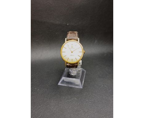 GENTLEMAN'S VINTAGE HAMILTON ST JAMES WRISTWATCHthe champagne dial with baton five minute markers, the backplate numbered 530