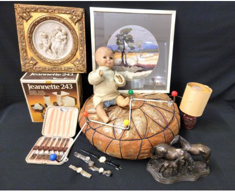 SELECTION OF INTERESTING COLLECTABLES including a small lamp, with wooden carved base depicting various zodiac signs; a boxed
