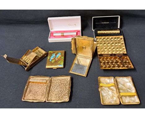 INTERESTING SELECTION OF VINTAGE CIGARETTE CASES AND COMPACTSincluding two combination cigarette case/compact and lipstick, o
