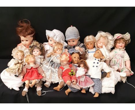 SELECTION OF DOLLSincluding Hamilton, Paola Reina, various costumes and sizes