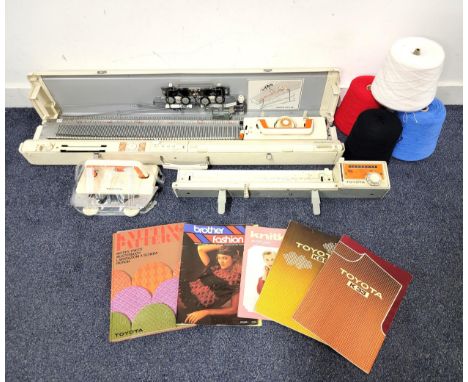 TOYOTA KS 901 KNITTING MACHINE in white case with a Toyota knit tracer K 33, with a box of wool and reference books