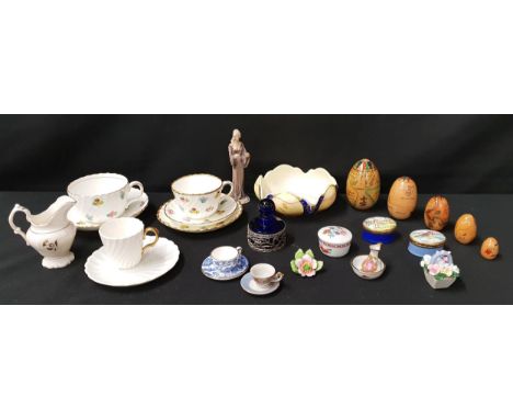 SELECTION OF VINTAGE AND ANTIQUE DECORATIVE CERAMICSincluding Minton cups and saucers, Coalport miniature blue and white cup 