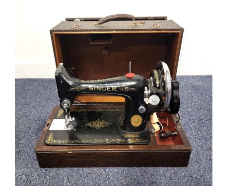 VINTAGE SINGER SEWING MACHINEserial number EC560563, in wooden hard case