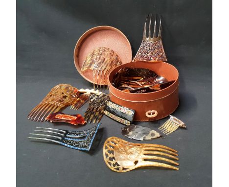 SELECTION OF TWENTY-SIX VINTAGE HAIR SLIDES AND CLIPSof various sizes and designs, including tortoiseshell effect examples, c