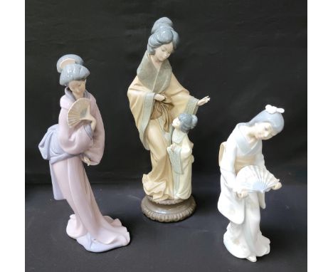 LARGE NAO GEISHA MOTHER AND CHILD FIGURINEin traditional robes, 38cm high; a geisha in pink and mauve traditional dress with 