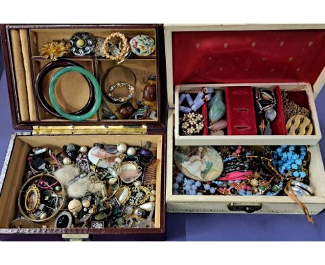 SELECTION OF COSTUME JEWELLERYincluding a pair of amber coloured bead drop earrings, a jade coloured hardstone bangle, an aga