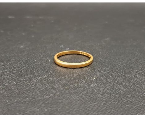 EIGHTEEN CARAT GOLD WEDDING BANDring size K and approximately 1.8 grams