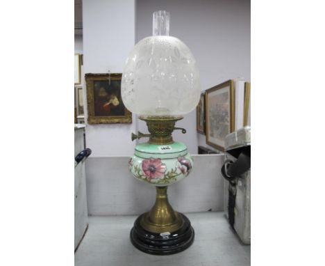 XIX Century Oil Lamp, with etched glass, shade, funnel and reservoir, decorated with flowers, on a circular base, 60cm high.