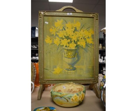 A vintage Bretby fruit bowl stamped 3325 to underside sold along with a fire screen depicting daffodils.