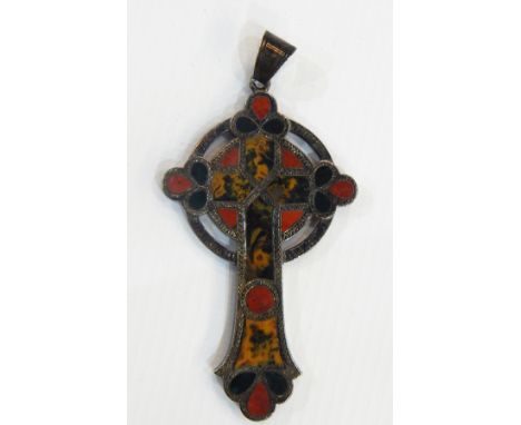 Victorian Scottish hardstone cross pendant in the form of a Celtic cross, with trefoil ends and openwork circle, the reverse 
