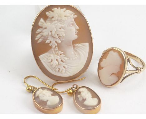 Cameo brooch mounted in gold, a similar ring and a pair of drop earrings. (4). 