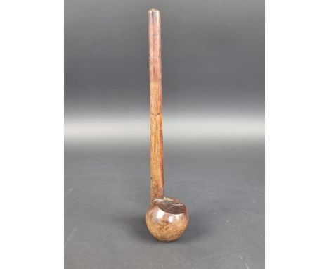 Ethnographica: a 20th century South African hardwood knobkerrie, 37cm long.